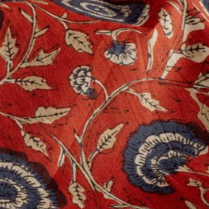Batik poplin voile katoen stof, bloemenprint, steenrood/zand/jeansblauw. Y657