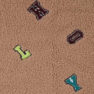 Bouclé stof, letter applicaties, lichtbruin/camel/blauw/groen. Qjutie Y1003