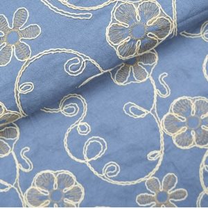 Broderie viscose stof, bloemen paisley motief, blauw/zand/bruin. P559