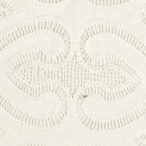 Geborduurde opengewerkte katoen stof, ornamenten motief, offwhite. P314