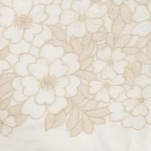 Geborduurde voile katoen stof, bloemen, naturel/zand. P410