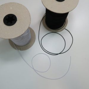 Koord elastiek 1,4mm, zwart en/of wit.