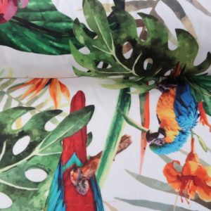 Decoratiestof velours, tropische bladeren en papegaaien print groot, off-white/groen/rood. DV022