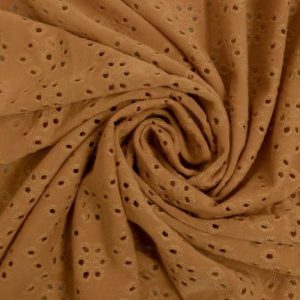 Jersey broderie stof, opengewerkte bloemetjes, bruin. C266