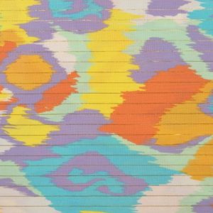 Katoen voile stof, fantasie print met gouden lurex streepje, geel/lila/paars/groen. X030