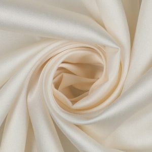 Poplin satijn stof, soepel vallend, crème. PS003