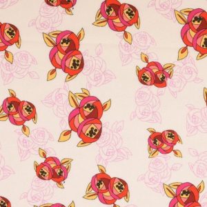 Satijn stof, kleine bloemen, crème/roze/rood. Q4751