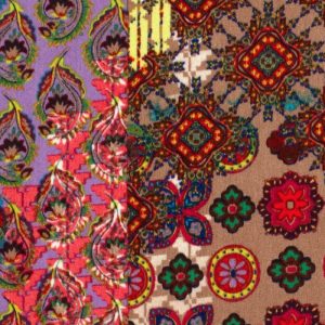 Satijn stof, soepel vallend, paisleyprint, bruin/paars/groen/rood. Y204