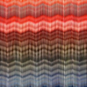 Satijn viscose stof, digitale zigzagprint, blauw/oranje/roze. X746