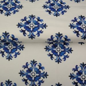 Stenzo tricot katoen stof, ornamentenprint, wit/blauw. Y454