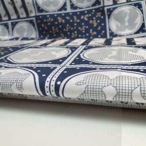 Katoen donker blauw, vlakken, poppetjes zoenen, bloem W756