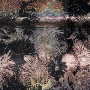 Lycra stof, 4-way stretch, bloem print, d.blauw/zilver. LY5003-20