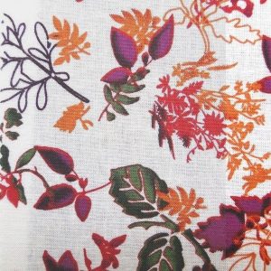 Quilt stof offwhite met oranje/paarse bloemen, Q035